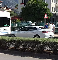 Fethiye İnönü Bulvarı'nda kaza: Motosiklet otomobile çarptı