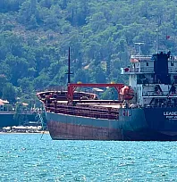 Fethiye Körfezi'nde Dev Yük Gemisi Dikkat Çekti