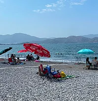 Fethiye'nin bunaltıcı neminde vatandaşın nefes aldığı nokta 'Çalış Plajı'