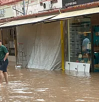 Fethiye Ölüdeniz'de sağanak yağış etkili oldu