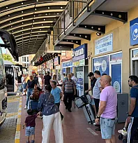 Fethiye Otogarı'nda yoğunluk: Peronlarda hareketlilik arttı