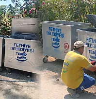 Fethiye Yarımada'da çöp konteynerleri boyandı, çevre temizlendi