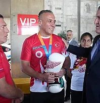 Gençlik ve Spor Bakanı Bak'ı Muğla'da milli sporcular karşıladı