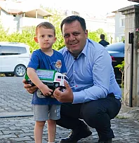 Her sabah çöp kamyonunu selamlayan miniğe Başkan Durmuş'tan sürpriz