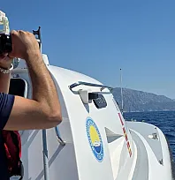 Marmaris açıklarında batan göçmen botunda kayıp 2 kişiyi arama çalışmaları sürüyor