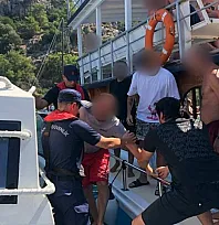 Marmaris açıklarında gezi teknesinde rahatsızlanan kişi tahliye edildi