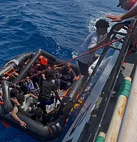 Marmaris açıklarında Yunanistan tarafından geri itilen 16 düzensiz göçmen kurtarıldı