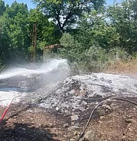 Marmaris'te çıkan yangın ormana sıçramadan söndürüldü