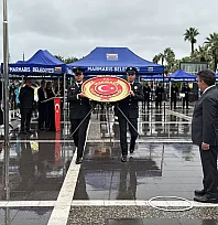 Marmaris'te Cumhuriyet Bayramı çelenk sunma töreni sağanak altında yapıldı