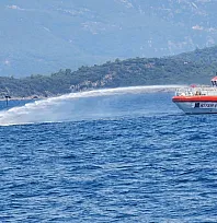 Marmaris'te demirli yelkenli tekne alevlere teslim oldu