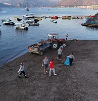 Marmaris'te halk plajları temizleniyor