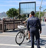 Marmaris'te zabıtadan yaya yolu denetimi