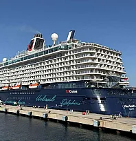 'Mein Schiff 5' kruvaziyeri 2 bin 756 yolcusuyla Bodrum'a geldi