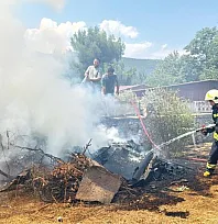 Menteşe'de evin bahçesinde ot yangını paniğe neden oldu