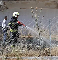 Menteşe'de otel arkasındaki otluk alanda yangın
