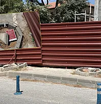 Menteşe'de riskli ağaçlar için kesim ve budama çalışması