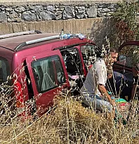 Menteşe'de ticari araç dere yatağına uçtu: 2 yaralı