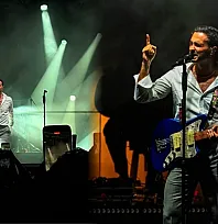 Mert Demir Fethiye'de Sahne Aldı: Konser Alanı Doldu Taştı