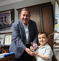 Minik Göktuğ'dan Başkan Fevzi Topuz'a Teşekkür Ziyareti