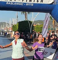 Minikler, gençler, veteranlar… Fethiye'de Cumhuriyet için koştular