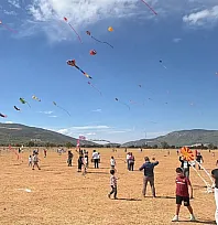 Muğla'da gökyüzü uçurtmalarla renklendi
