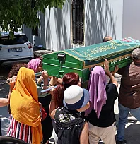 Muğla'da hayatını kaybeden kadının tabutunu kadınlar taşıdı