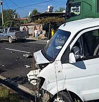 Muğla'da kamyonetle otomobilin çarpıştığı kazada 1 kişi öldü, 2 kişi yaralandı