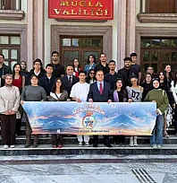 Muğla'da üniversiteli gençler 'Gelin Tanış Olalım' programıyla kenti keşfediyor