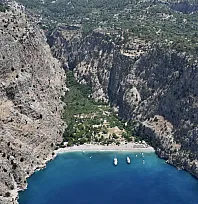 Muğla'nın turistik ilçelerindeki sahillerde sıcak hava yoğunluğu yaşanıyor