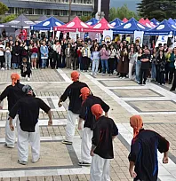 Muğla Sıtkı Koçman Üniversitesinde yeni öğrencilere müzik ve dansla karşılama