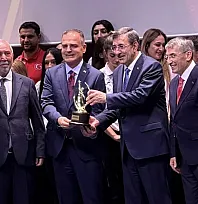 Muğla Valisi Akbıyık'a 'Spora Destek Veren Devlet Adamı' ödülü