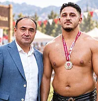 Muhammed Enes Özcan Başpehlivanlığa Yükseldi