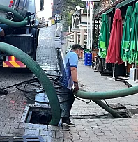 Ölüdeniz'de su baskınlarına karşı önlem: Tıkalı rögar ve kanallar temizlendi