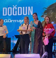 Öykü Gürman'dan Bodrum'da unutulmaz konser, sahnede doğum günü sürprizi