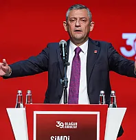 Özgür Özel'den Tarihi Açıklama: CHP Grup Kürsüsüne Veda Etti, Yeni Parti Kuracaklarını Duyurdu