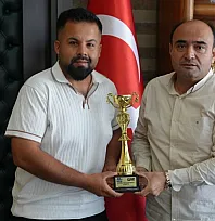 Şampiyonluk Kupasını Başkan Akdenizli ile Paylaştı