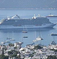 'Seven Seas Splendor' kruvaziyeri 739 yolcuyla Bodrum'a geldi