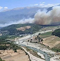 Seydikemer'de başlayan yangın Antalya Kaş sınırlarına sıçradı