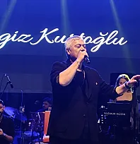 Seydikemer'de Cengiz Kurtoğlu Coşkusu! Ünlü Sanatçı Sahneye Çıktı