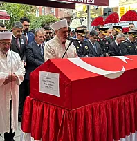 Silahlı saldırıda şehit olan polis son yolculuğuna uğurlandı