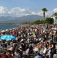 Türk Yıldızları Gösterisi Öncesi Çalış Plajı'na Akın Ettiler