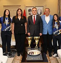Vali Akbıyık Türkiye şampiyonu olan Yıldız rafting sporcularını ağırladı
