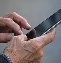 Yalnızlık, yaşlılarda dijital bağımlılık riskini artırıyor