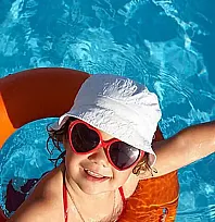 Yeterince temizlenmeyen havuzlar çocuklarda enfeksiyon riskini artırıyor