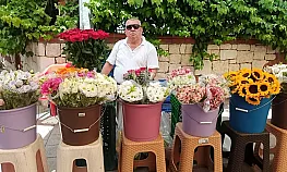 Fethiye'nin Sevilen Esnafı 'Çiçekçi Ahmet' 33 Yıldır Tezgahının Başında