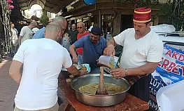 Fethiye Paspatur'da 'Çantacı İlhan' anısına kar şerbeti ikramı