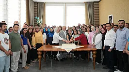Başkan Akdenizli'ye Çalışma Arkadaşlarından Doğum Günü Sürprizi