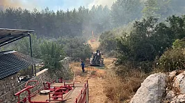 Fethiye Yeşilüzümlü'de evler tahliye ediliyor, koruma hatları oluşturuluyor