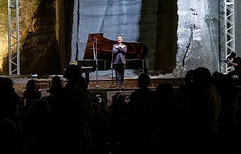 23. Uluslararası Gümüşlük Müzik Festivali'nde Portekizli piyanist Vasco Dantas konser verdi