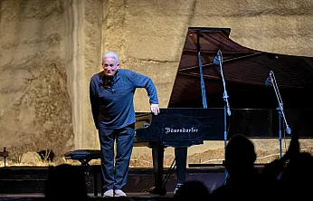 23. Uluslararası Gümüşlük Müzik Festivali'nde ABD'li piyanist Craig Sheppard konser verdi